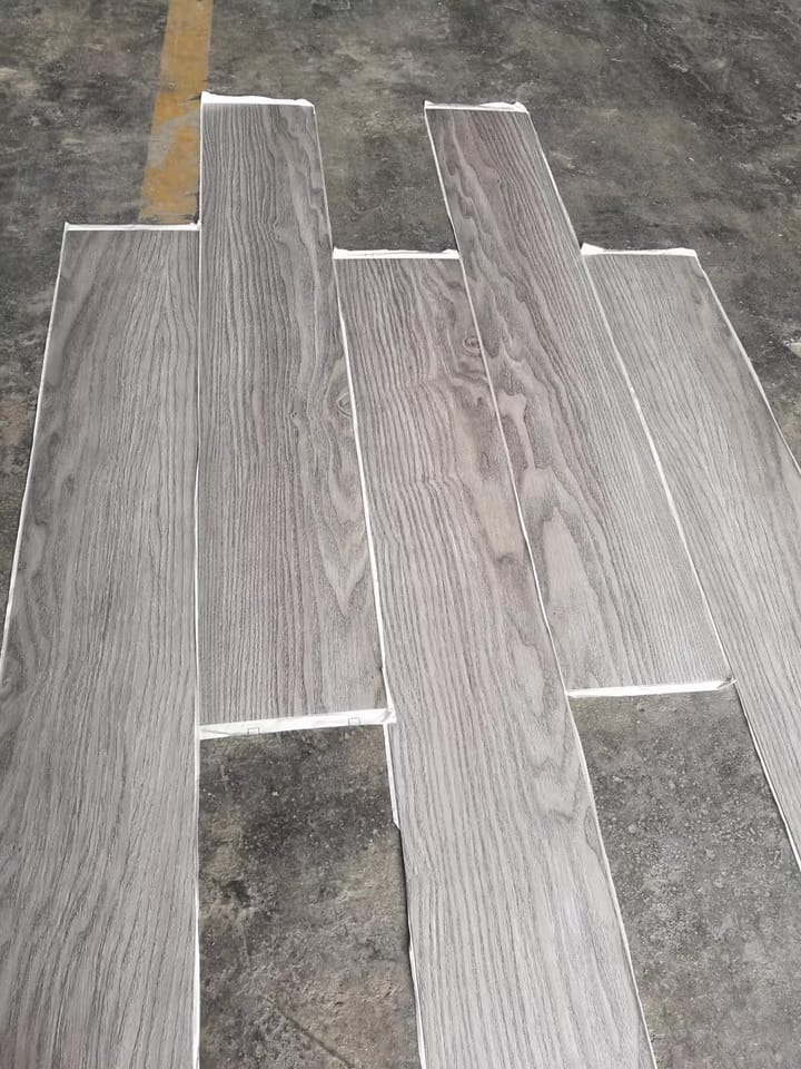 新款PVC木紋地板貼現代防水自粘客廳衛生間廚房家居地板裝飾914.4mm*152.4mm,厚度2MM（預訂） PVC膠地板